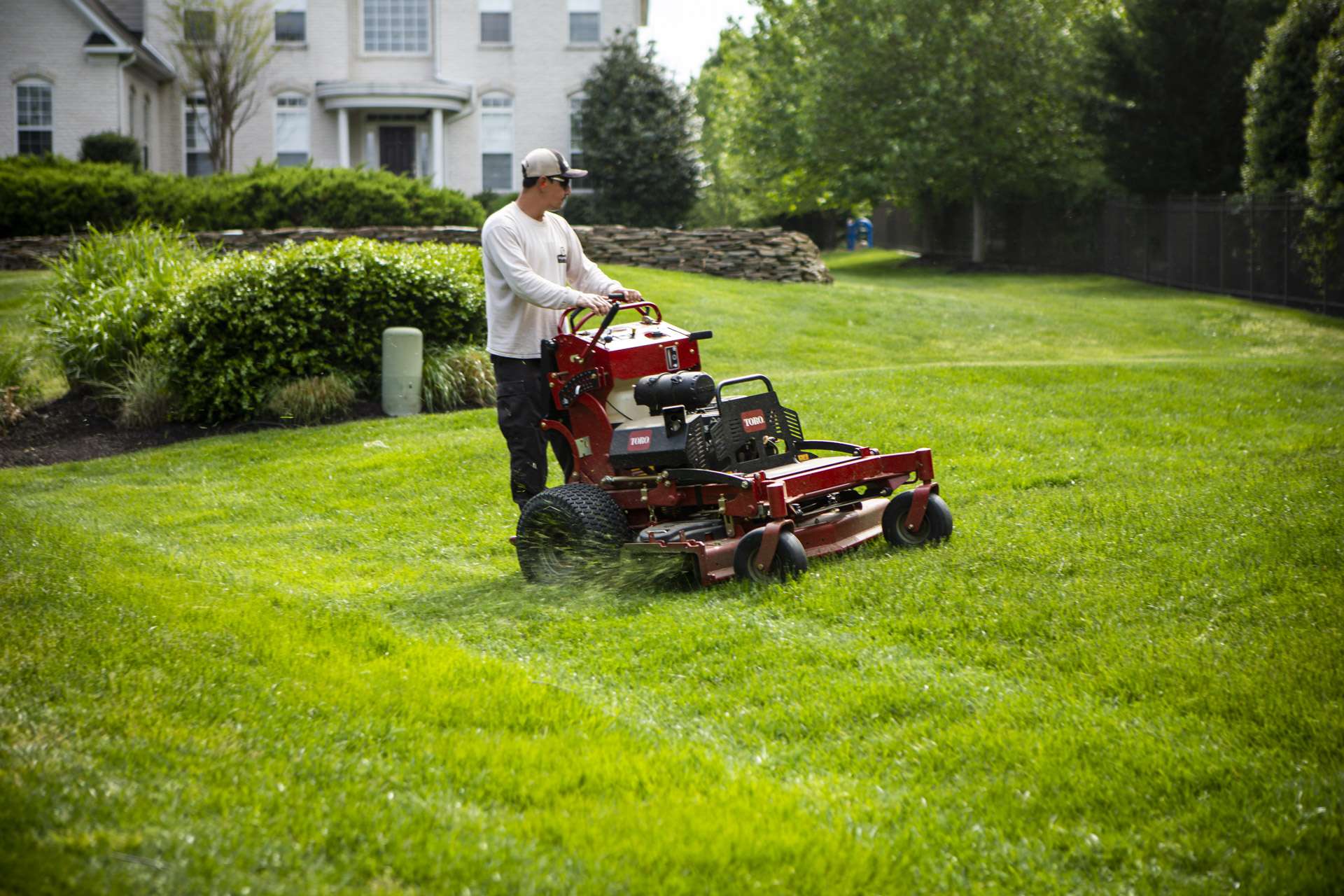 Biweekly lawn mowing service sale