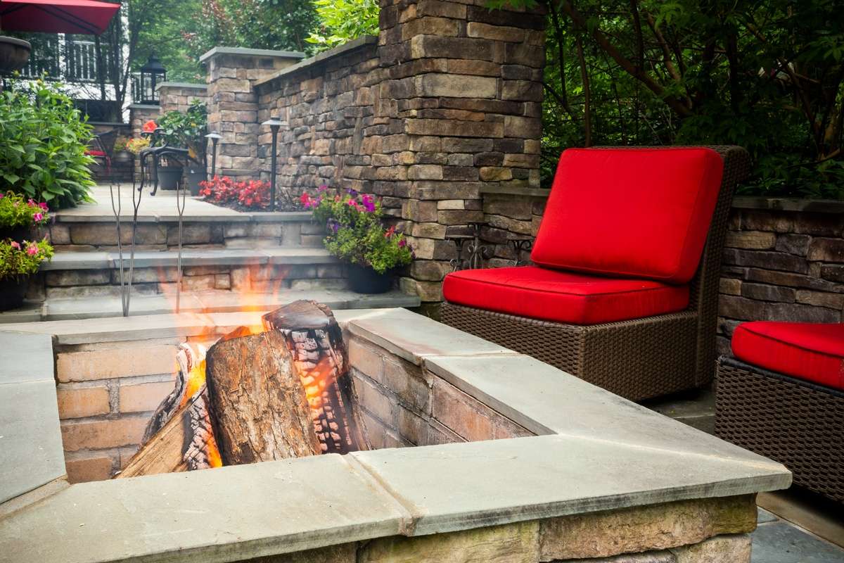 patio-wall-fire-pit-1