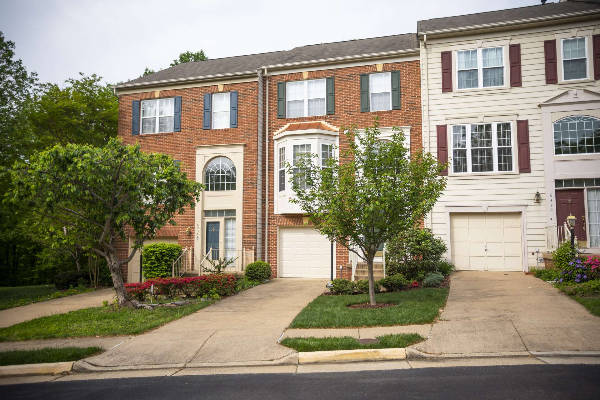 townhome-lawn-plantings-sign-2