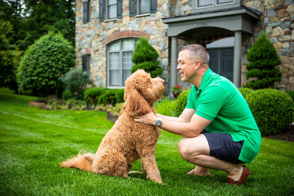 nice-house-lawn-dog-customer-1