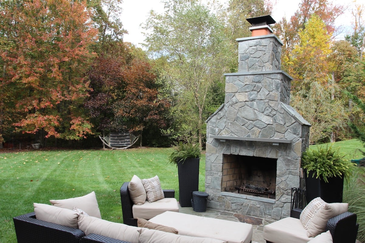 outdoor-fireplace-furniture-lawn-2